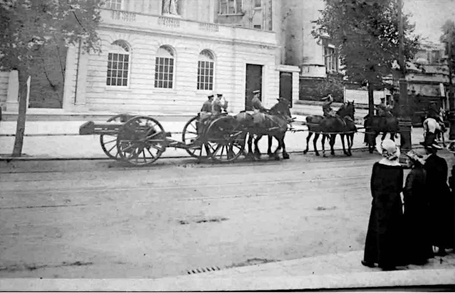 Guns being taken to Pyle Hill station on Mobilization, 8 August 1914